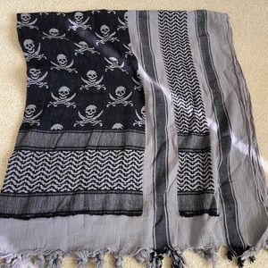 Gray wrap/scarf with skull print